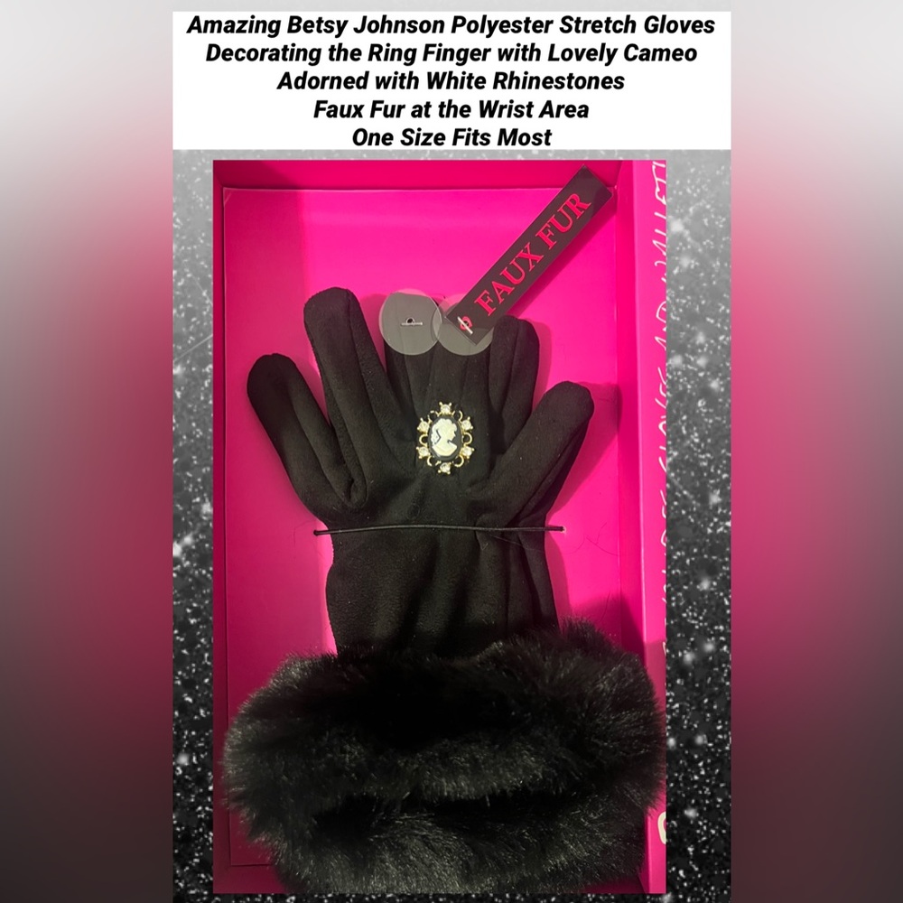 Betsey Johnson Gloves & Wallet Wristlet 12 Card Slot Zipper Pocket Gift Box NWT - Picture 3 of 15